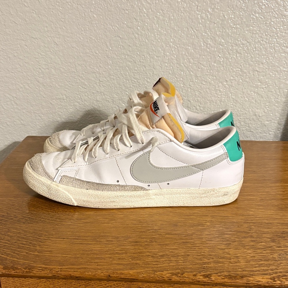 Nike White and Mint Green Low-Tops